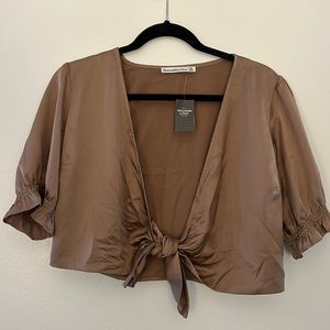 Abercrombie cropped silky short sleeve top